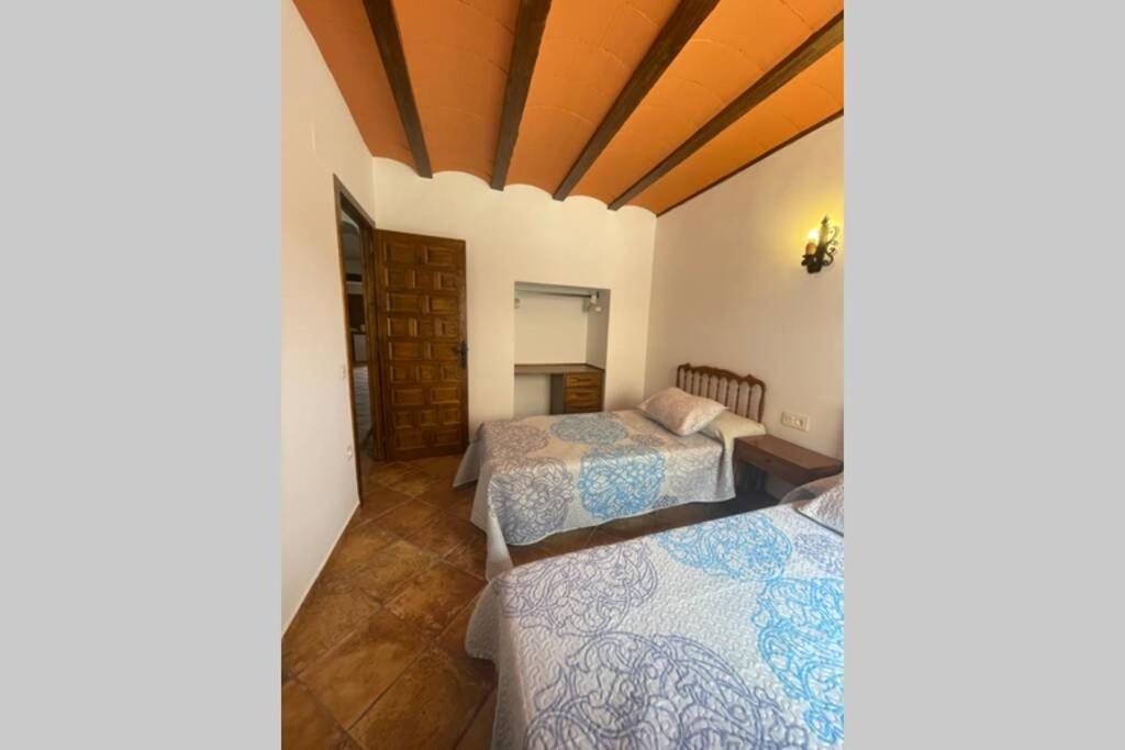El Tranco Del Lobo Holiday home *