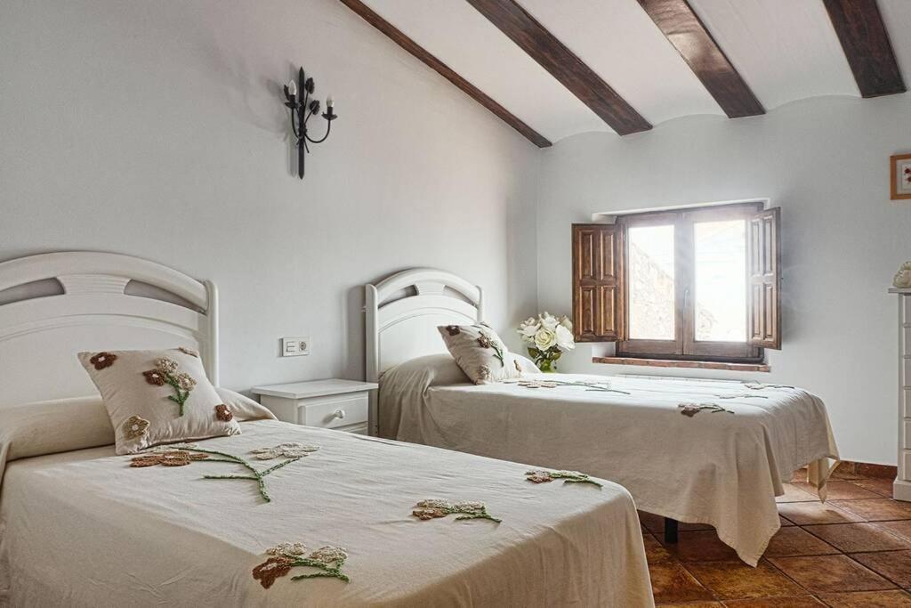 El Tranco Del Lobo * Casas de Ves